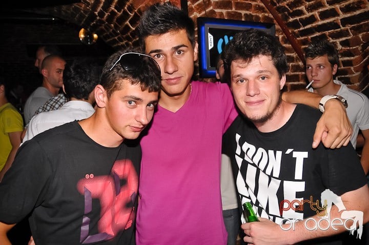 House Party în Club Escape, 