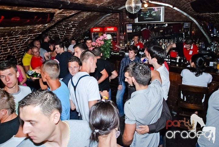 House Party în Club Escape, 