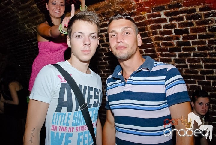 House Party în Club Escape, 