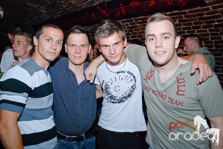 House Party în Club Escape, 