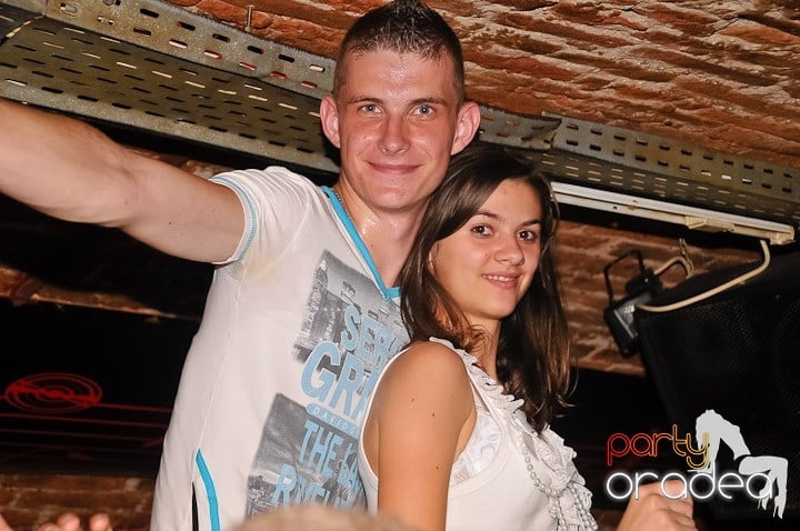 House Party în Club Escape, 