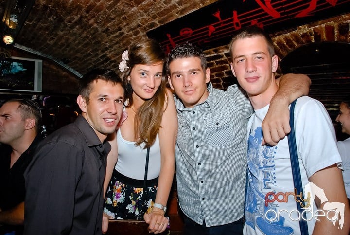 House Party în Club Escape, 