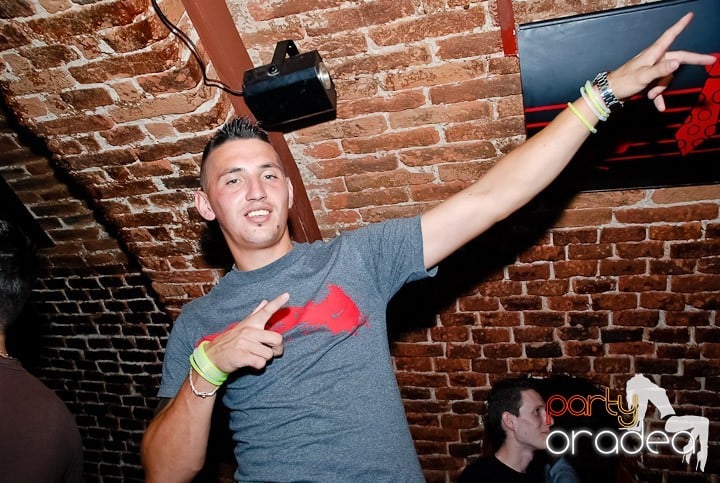 House Party în Club Escape, 