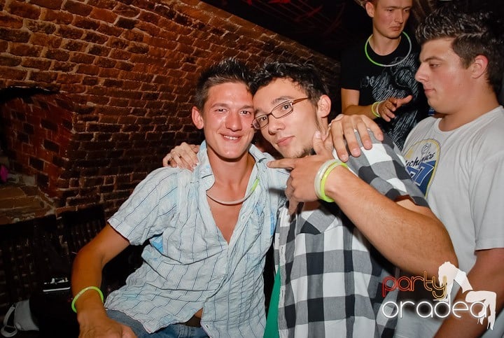 House Party în Club Escape, 