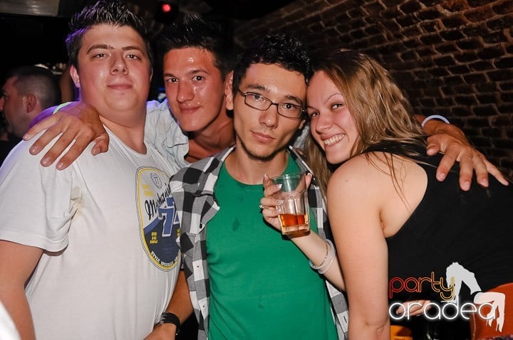 House Party în Club Escape, 