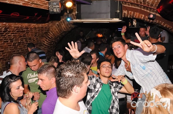 House Party în Club Escape, 