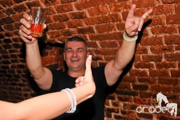 House Party în Club Escape, 