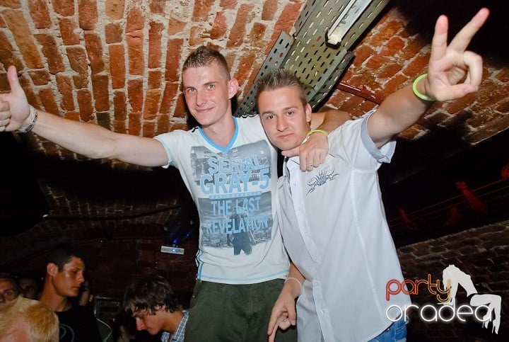 House Party în Club Escape, 