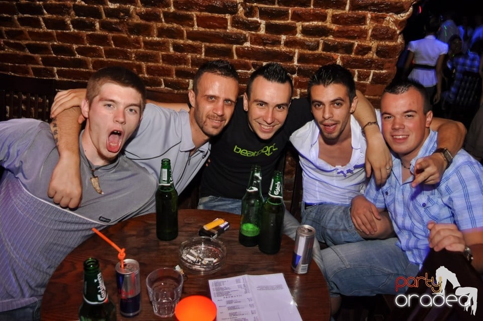 Hypnotheque Party cu Dr Nosta în Escape, 