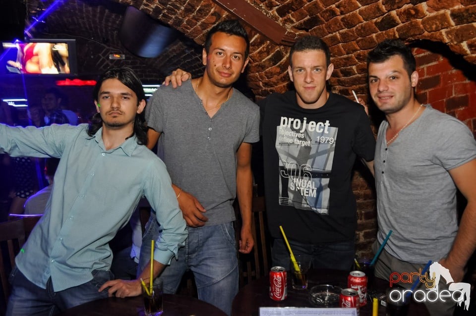 Hypnotheque Party cu Dr Nosta în Escape, 