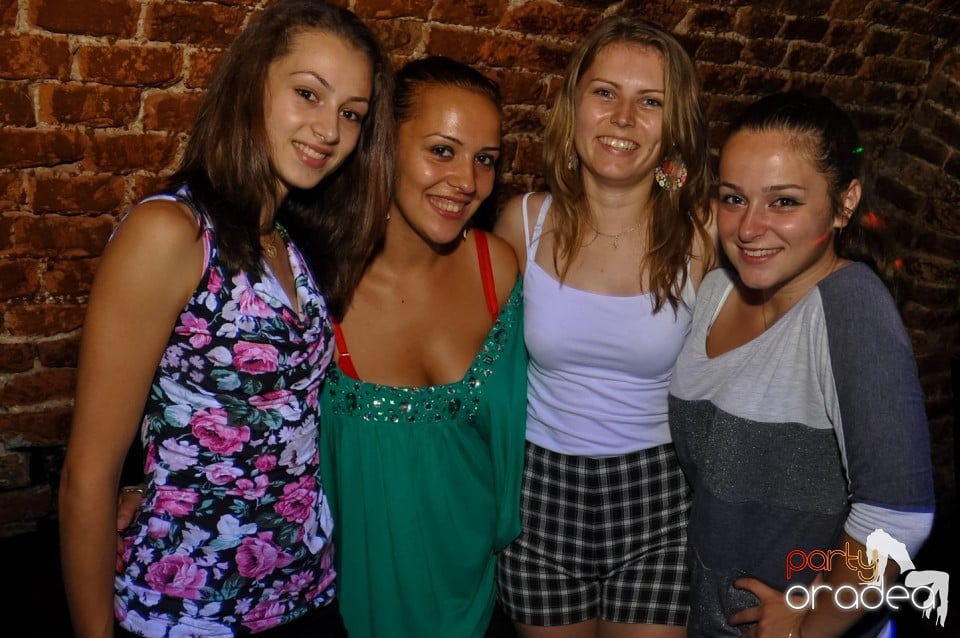 Hypnotheque Party cu Dr Nosta în Escape, 