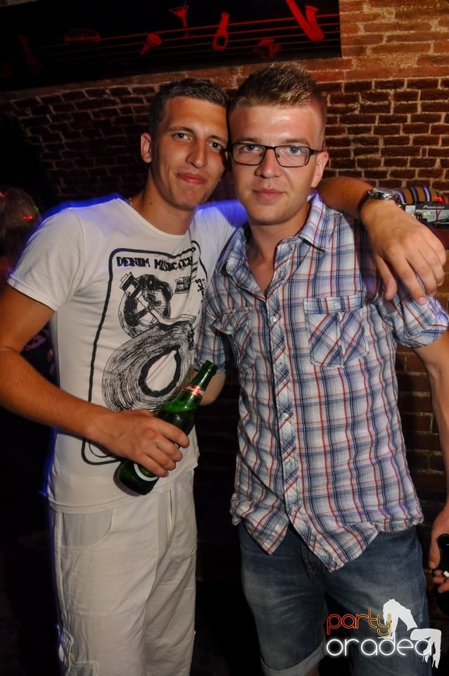 Hypnotheque Party cu Dr Nosta în Escape, 