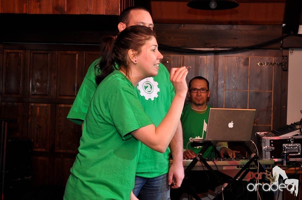 Impro Show în Queen's, Queen's Music Pub