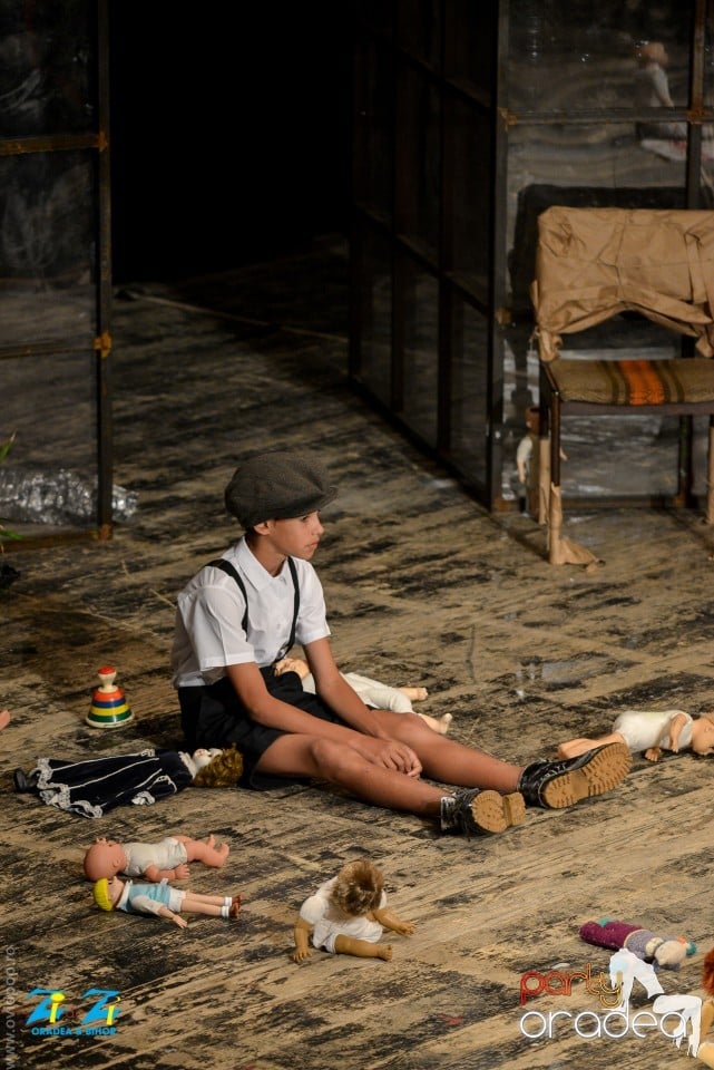 In curand vine timpul, Teatrul Regina Maria