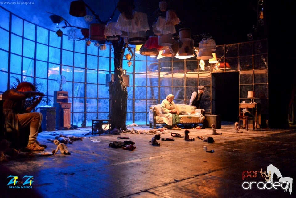 In curand vine timpul, Teatrul Regina Maria