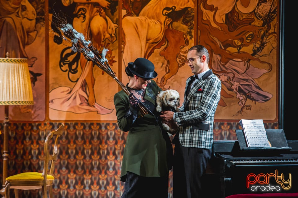 În plină glorie, Teatrul Regina Maria