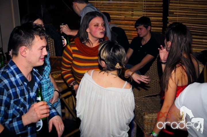 Începe anul în Zulu Caffe, Zulu Caffe