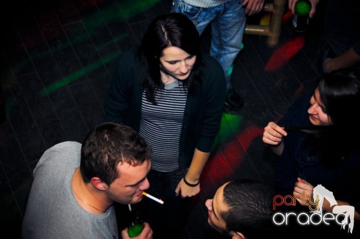 Începe anul în Zulu Caffe, Zulu Caffe