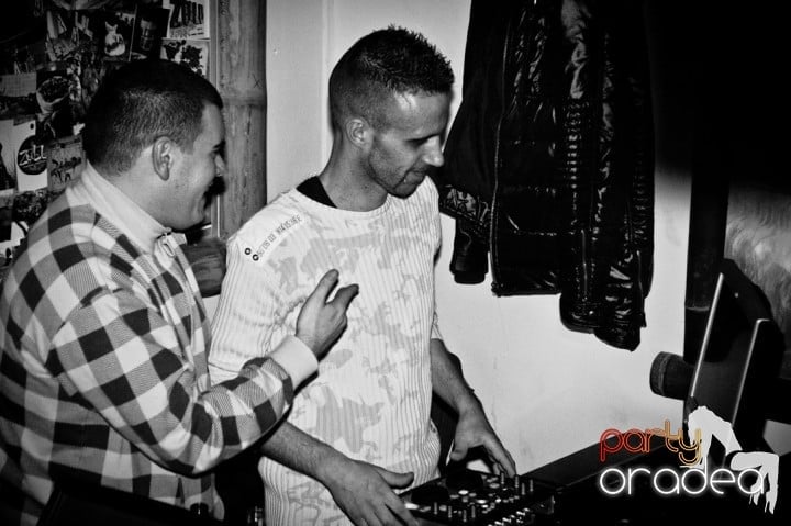 Începe anul în Zulu Caffe, Zulu Caffe