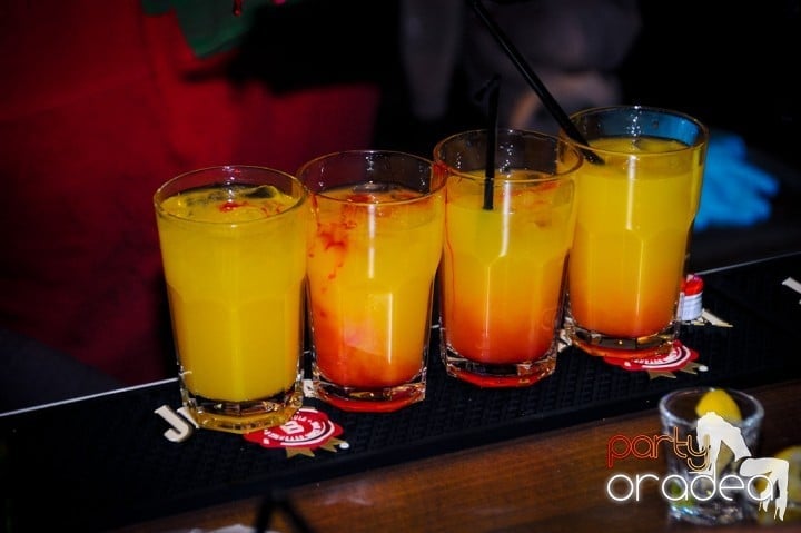 Începe anul în Zulu Caffe, Zulu Caffe