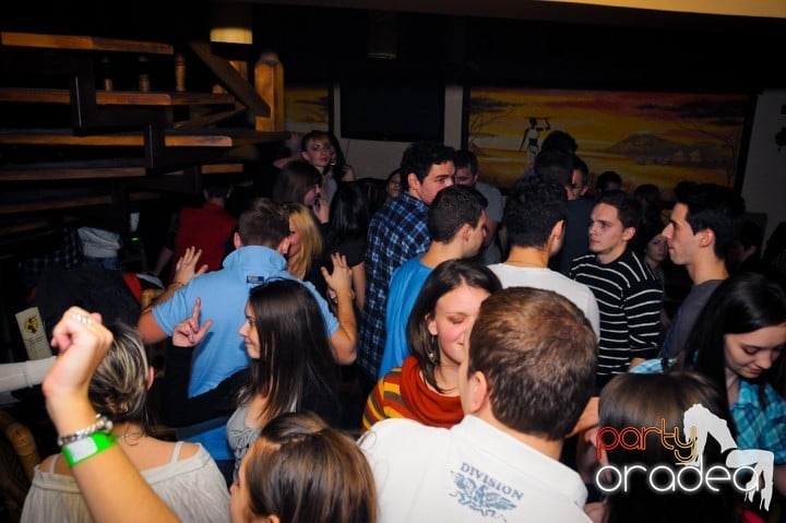 Începe anul în Zulu Caffe, Zulu Caffe