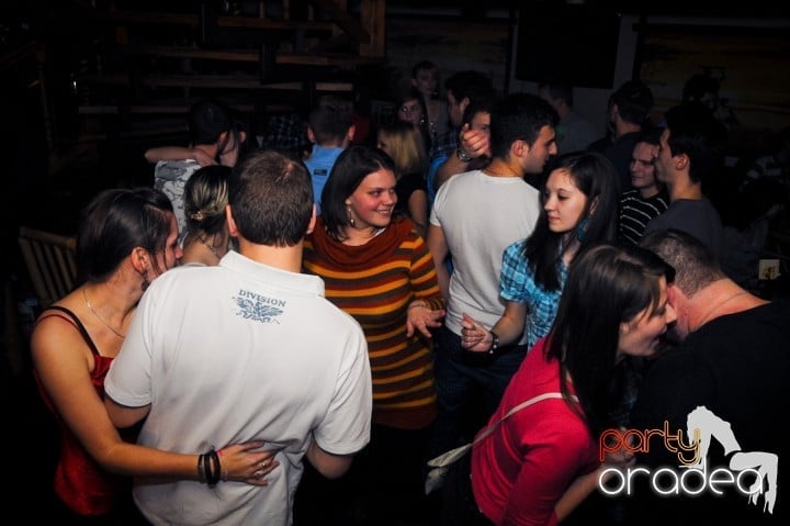 Începe anul în Zulu Caffe, Zulu Caffe