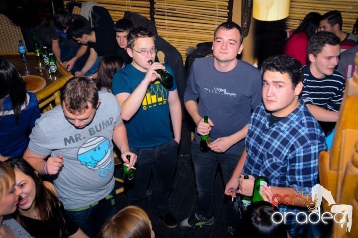 Începe anul în Zulu Caffe, Zulu Caffe