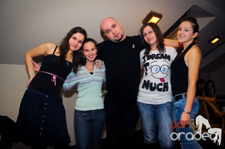 Începe anul în Zulu Caffe, Zulu Caffe