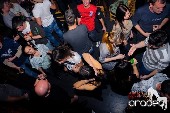 Începe anul în Zulu Caffe, Zulu Caffe