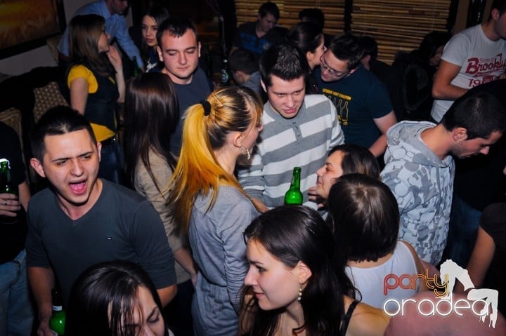 Începe anul în Zulu Caffe, Zulu Caffe