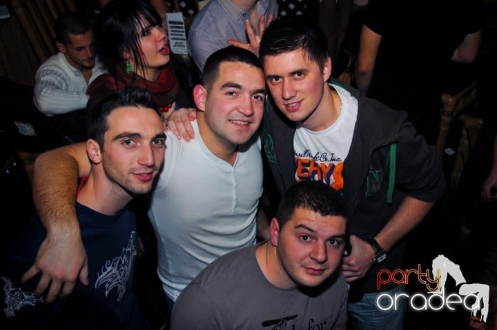 Începe anul în Zulu Caffe, Zulu Caffe