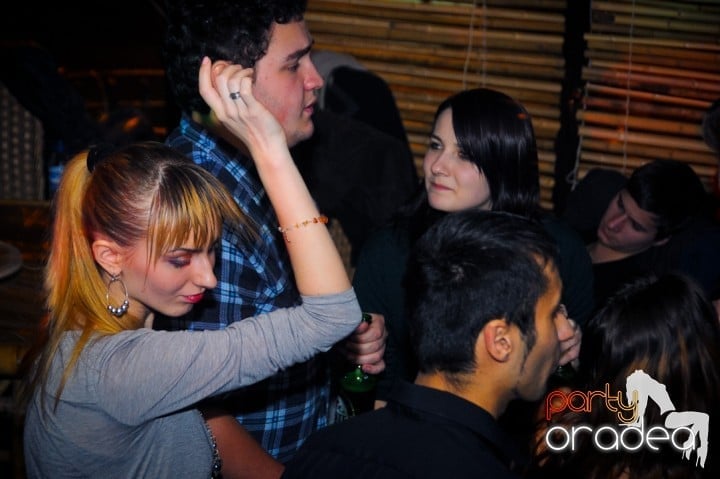 Începe anul în Zulu Caffe, Zulu Caffe