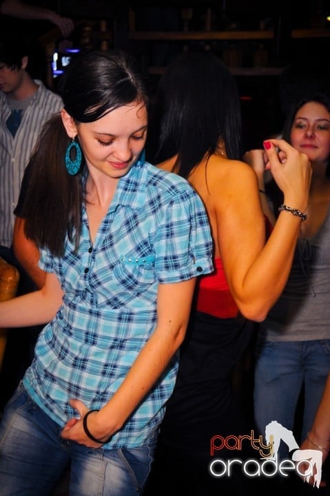 Începe anul în Zulu Caffe, Zulu Caffe