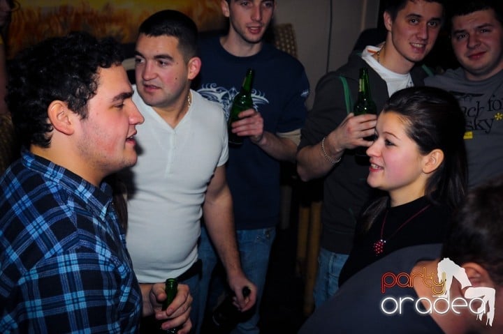 Începe anul în Zulu Caffe, Zulu Caffe