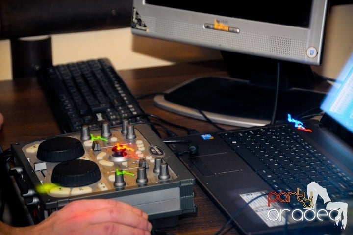 Începe anul în Zulu Caffe, Zulu Caffe