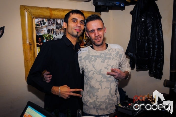 Începe anul în Zulu Caffe, Zulu Caffe