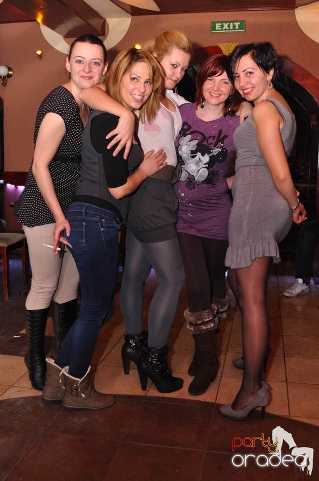 Începe distracţia în Chanson, 