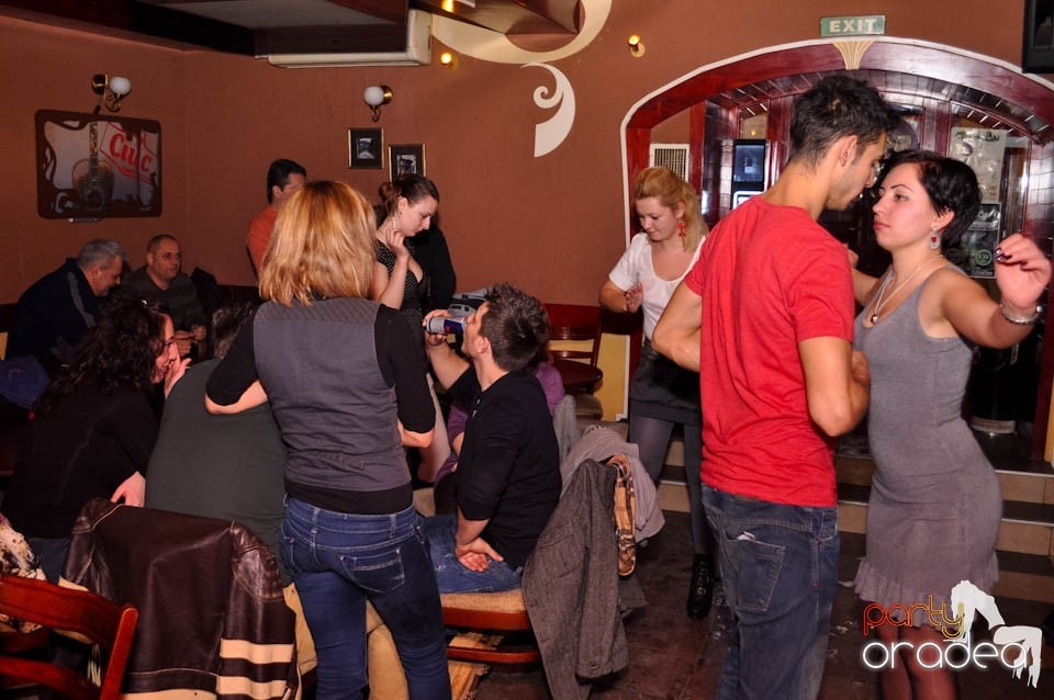 Începe distracţia în Chanson, 