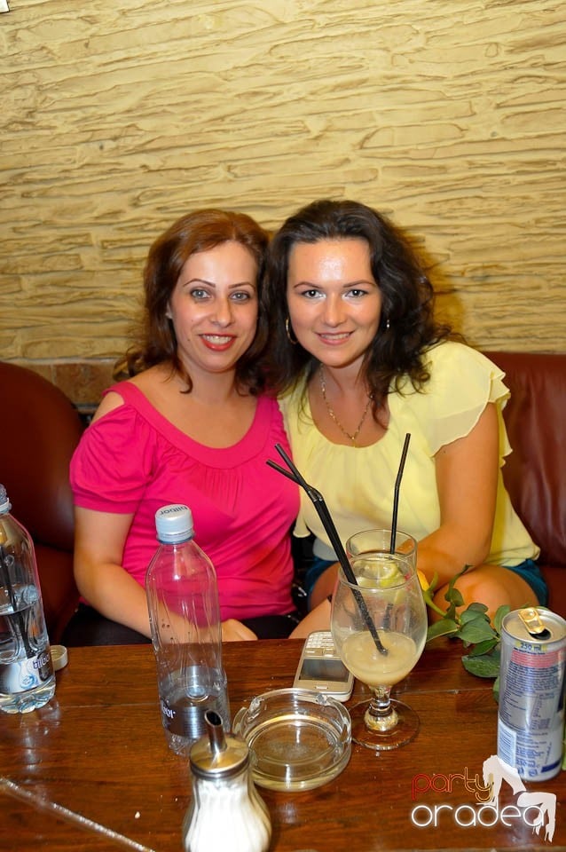 Începe distracţia în Club Downtown, 