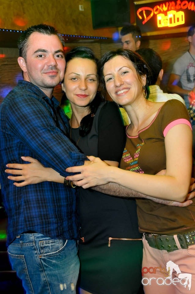 Începe distracţia în Club Downtown, 