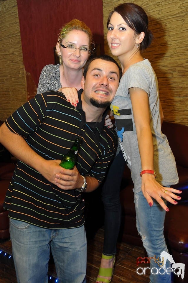 Începe distracţia în Club Downtown, 