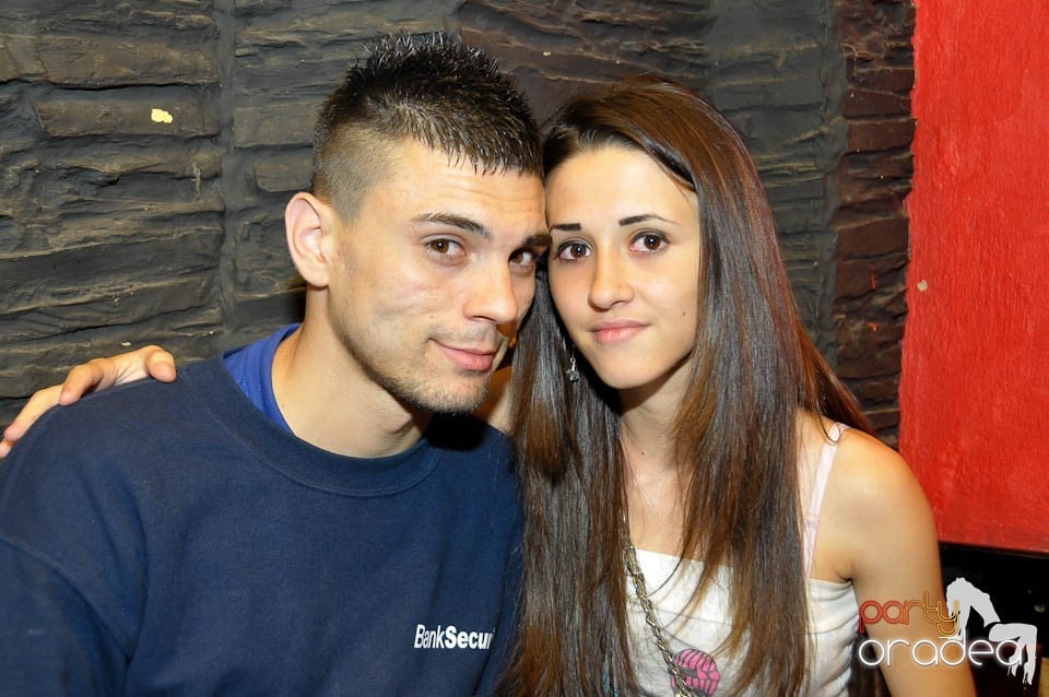 Începe distracţia în Club Downtown, 