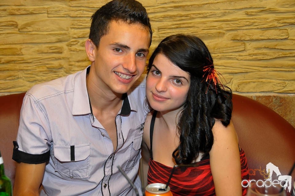 Începe distracţia în Club Downtown, 