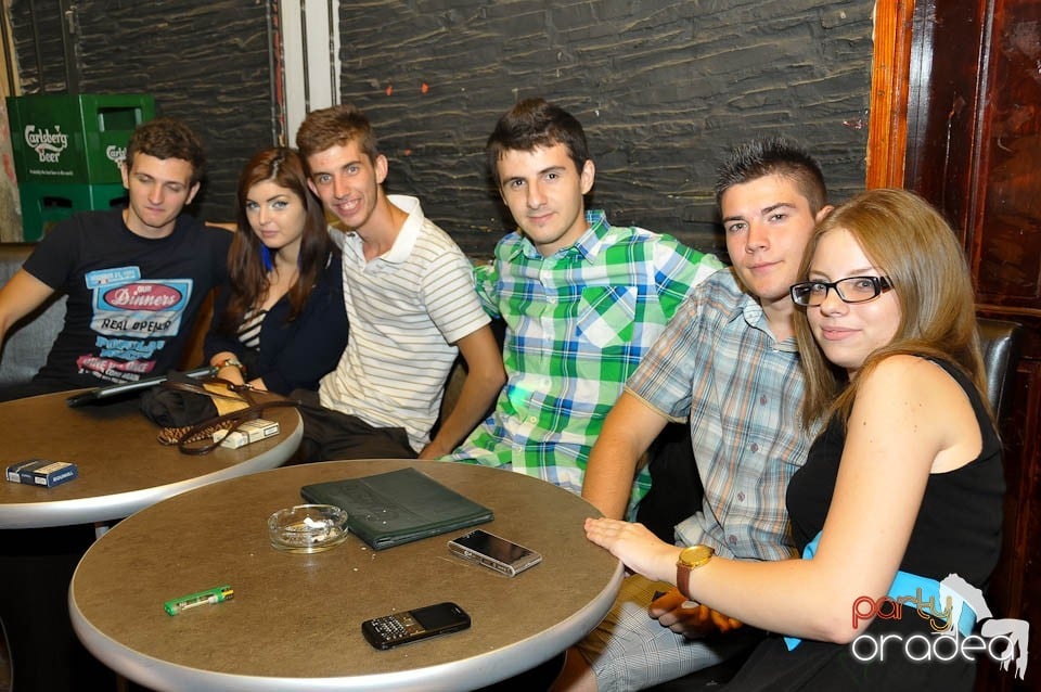 Începe distracţia în Club Downtown, 