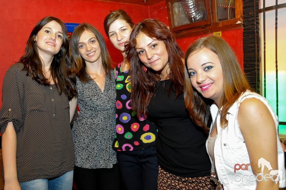 Începe distracţia în Club Downtown, 