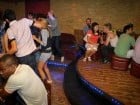 Începe distracţia în Club Downtown