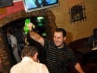 Începe distracţia în Club Downtown