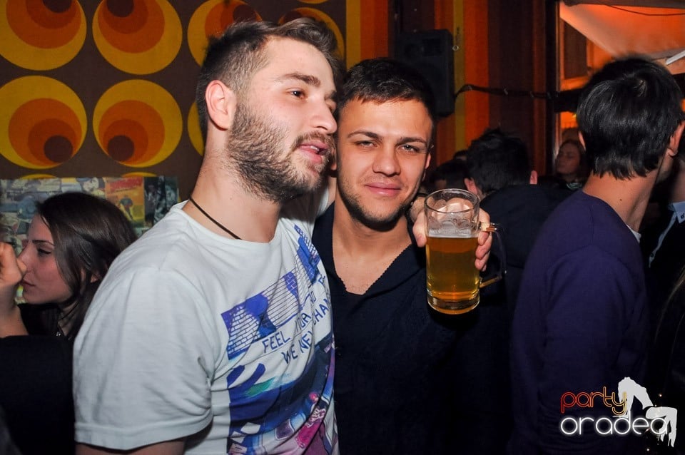 Începe distracţia în Juice, Juice