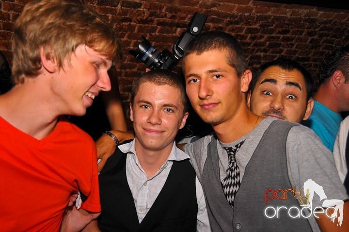 Începe săpătămâna în Club Escape, 