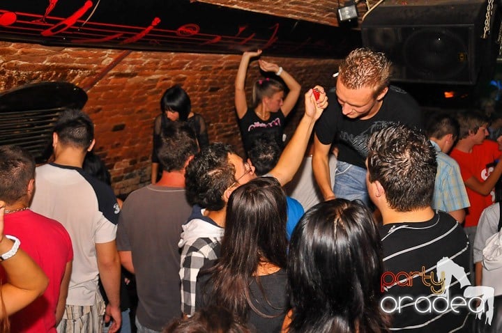 Începe săpătămâna în Club Escape, 